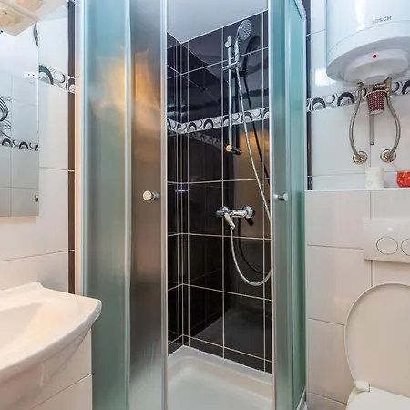 Stunning In W/ 1 Bedrooms *